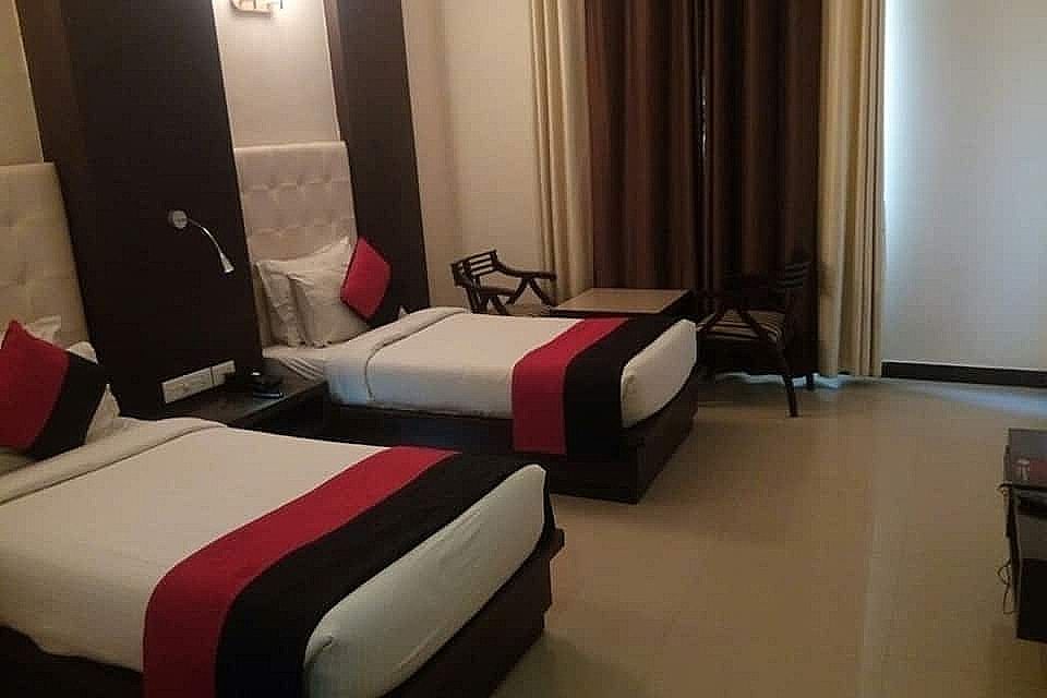 Hotel Crimson Palace Deluxe Room 7