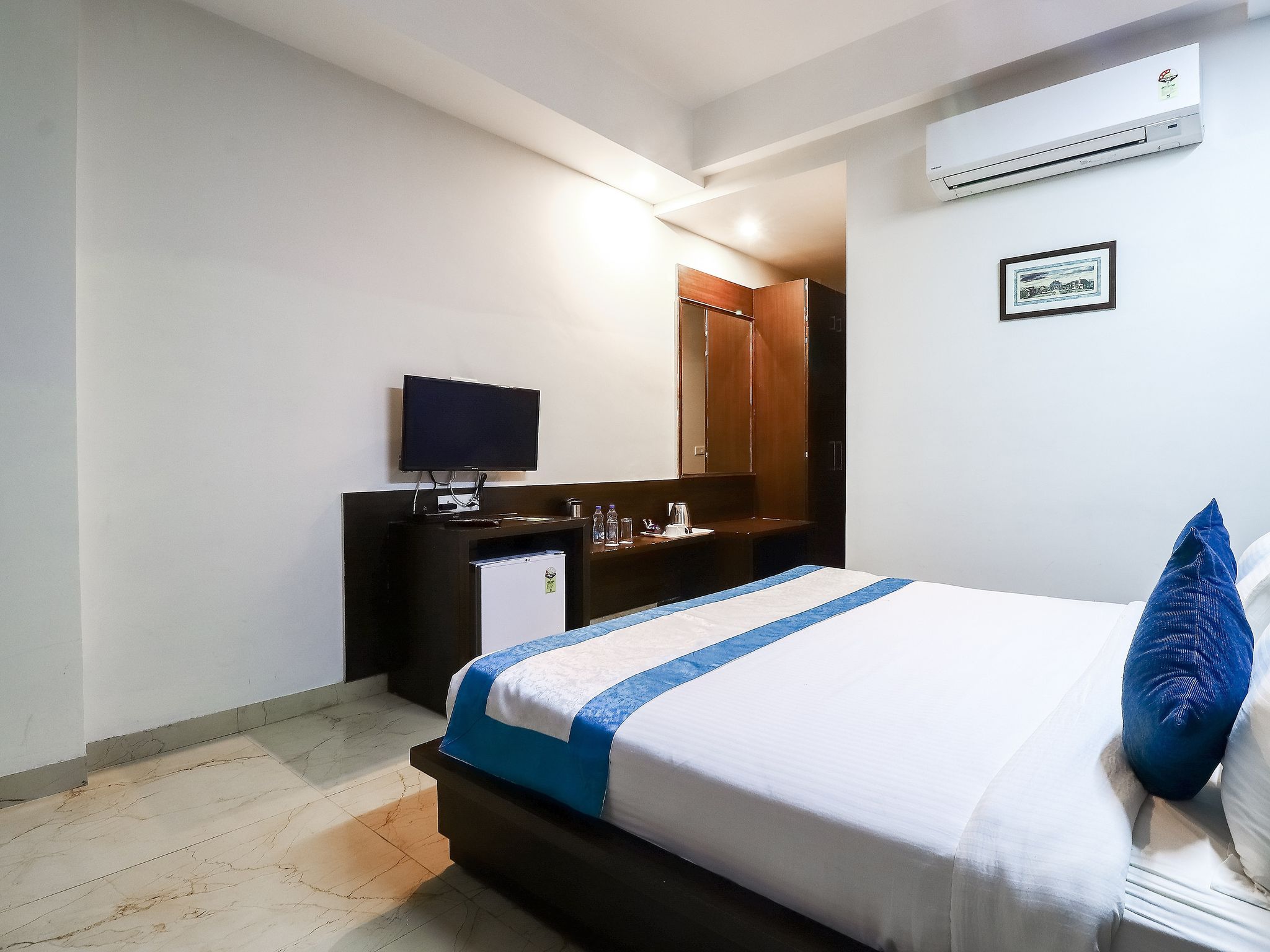 Hotel Crimson Palace Deluxe Room 3