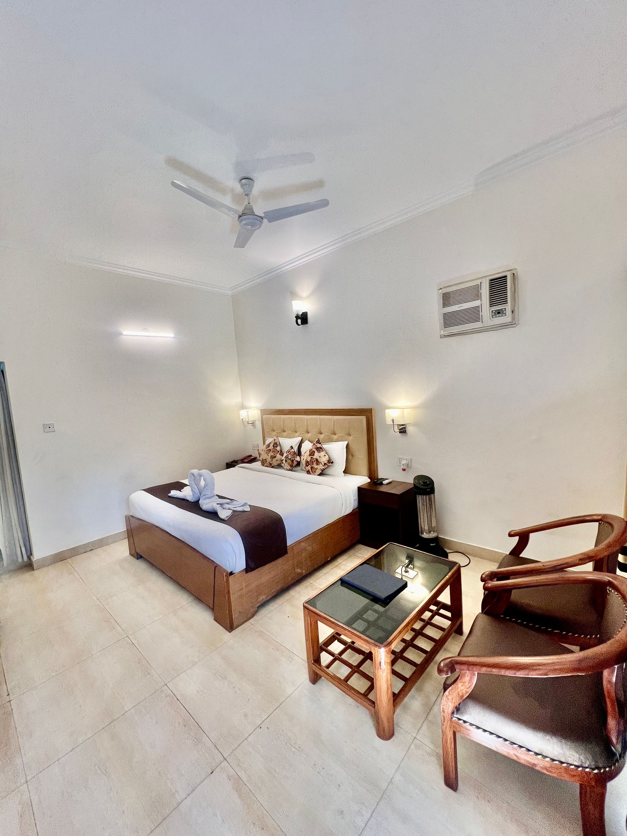 Sea Hawk-Luxury Hill Resort (4 mins drive from Bhimtal Lake) Deluxe Pine Nature View With Common Balcony 9