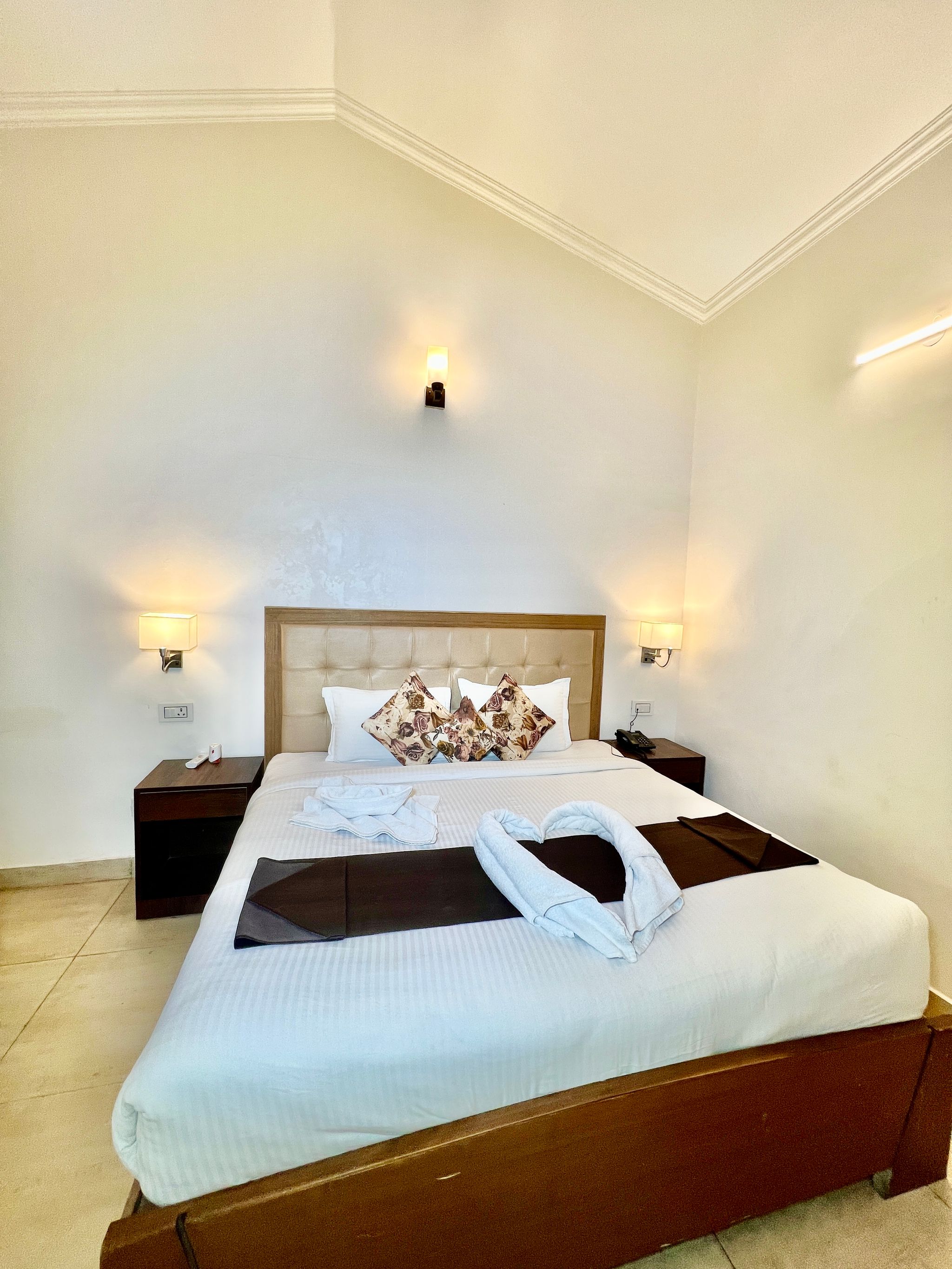 Sea Hawk-Luxury Hill Resort (4 mins drive from Bhimtal Lake) Deluxe Pine Nature View With Common Balcony 8