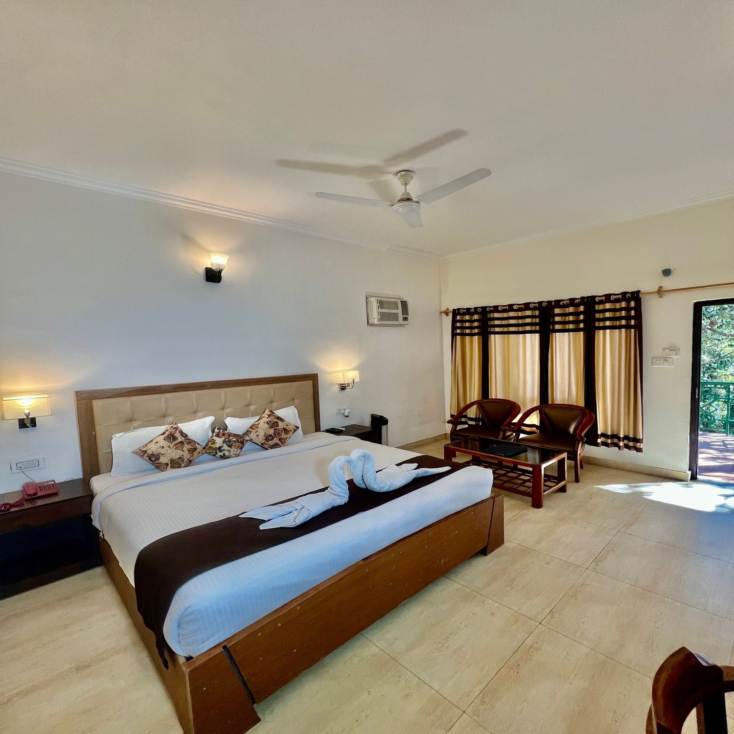 Sea Hawk-Luxury Hill Resort (4 mins drive from Bhimtal Lake) Deluxe Pine Nature View With Common Balcony 23