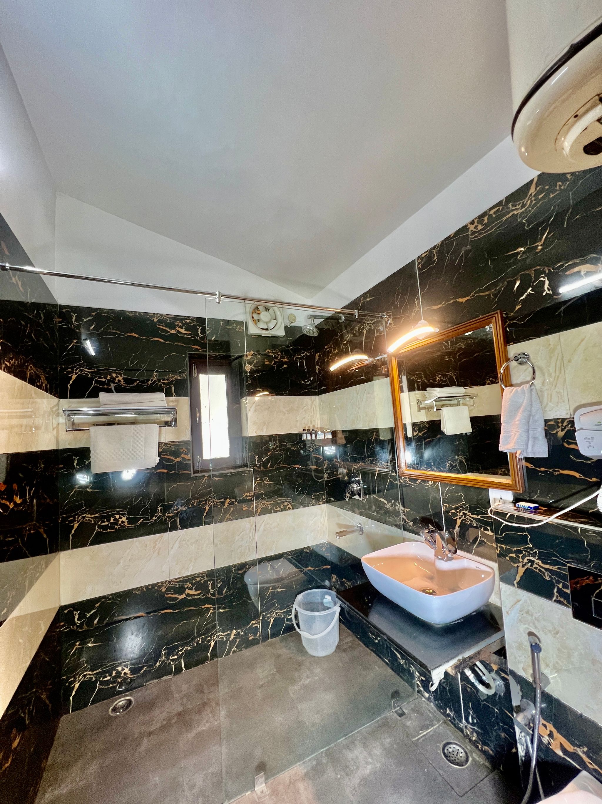 Sea Hawk-Luxury Hill Resort (4 mins drive from Bhimtal Lake) Deluxe Pine Nature View With Common Balcony 40