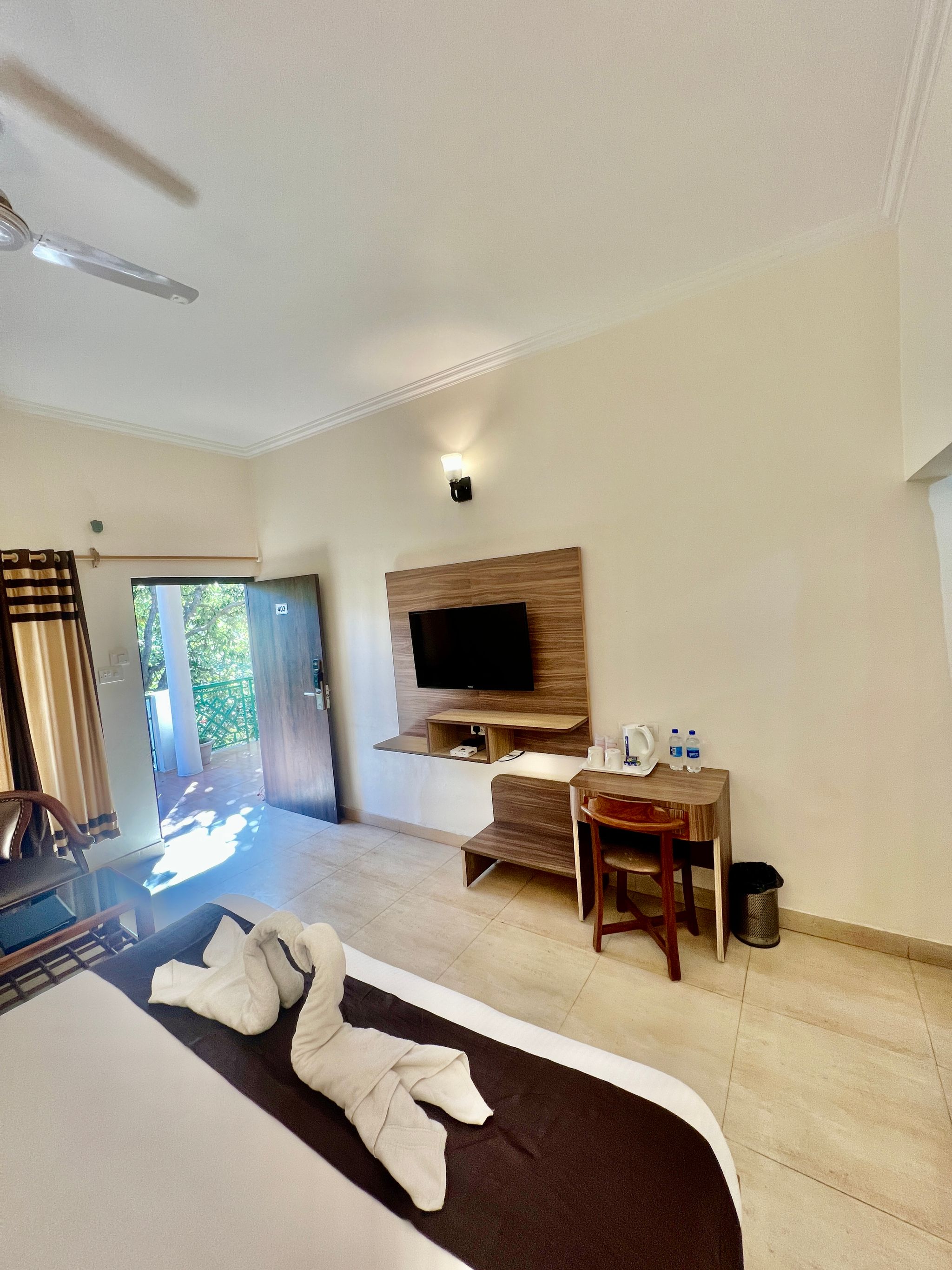 Sea Hawk-Luxury Hill Resort (4 mins drive from Bhimtal Lake) Deluxe Pine Nature View With Common Balcony 2