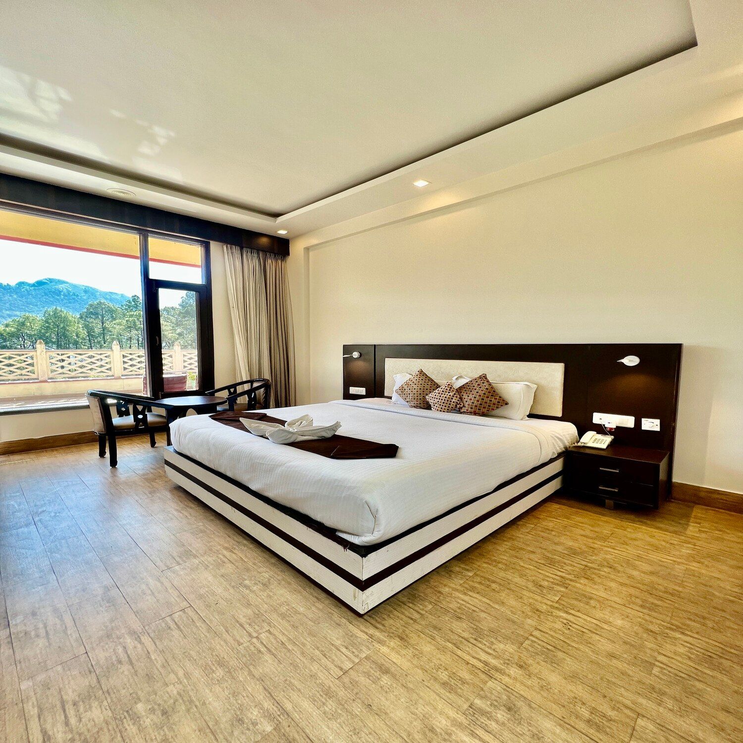 Superior Bliss Hill View With Balcony