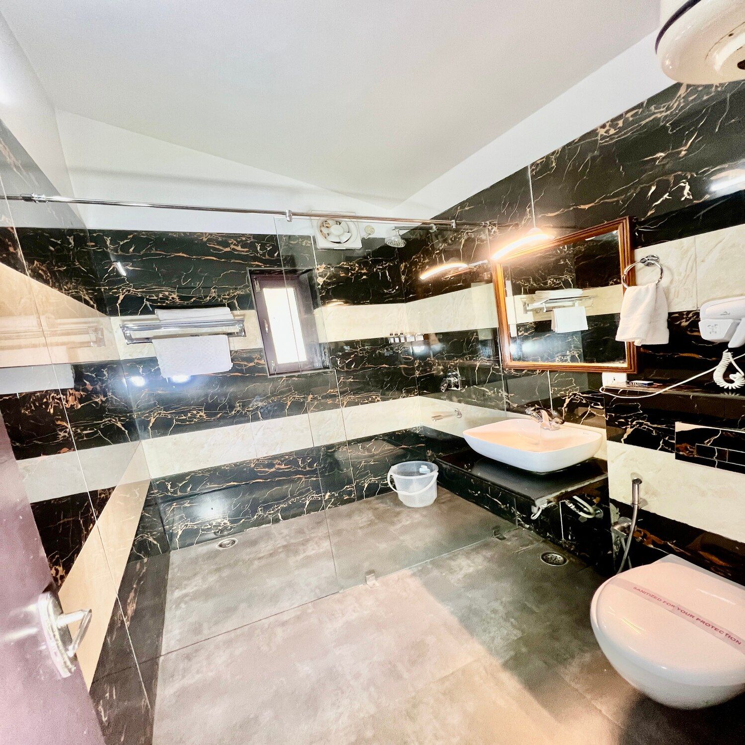 Sea Hawk-Luxury Hill Resort (4 mins drive from Bhimtal Lake) Deluxe Pine Nature View With Common Balcony 37