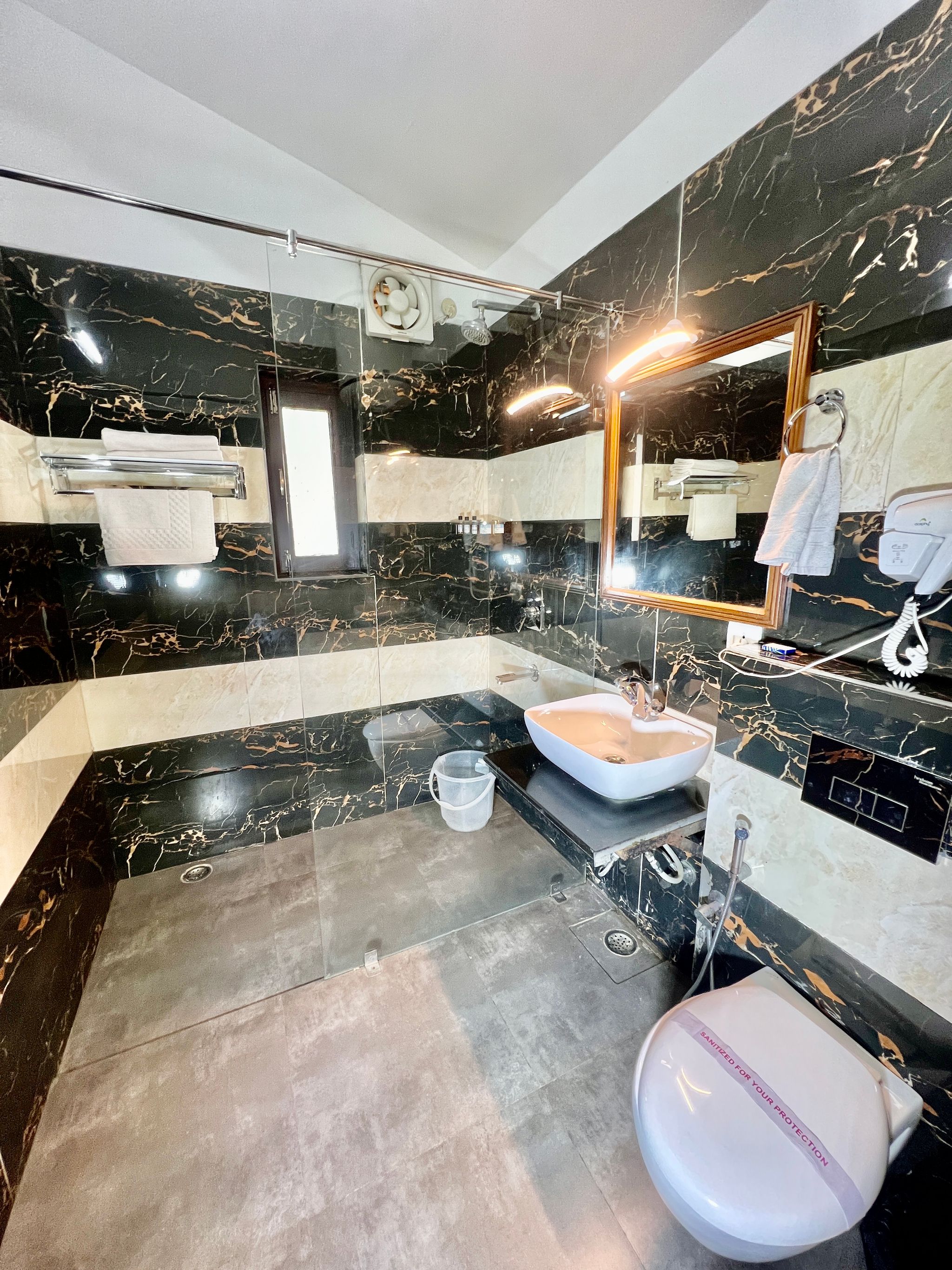 Sea Hawk-Luxury Hill Resort (4 mins drive from Bhimtal Lake) Deluxe Pine Nature View With Common Balcony 39