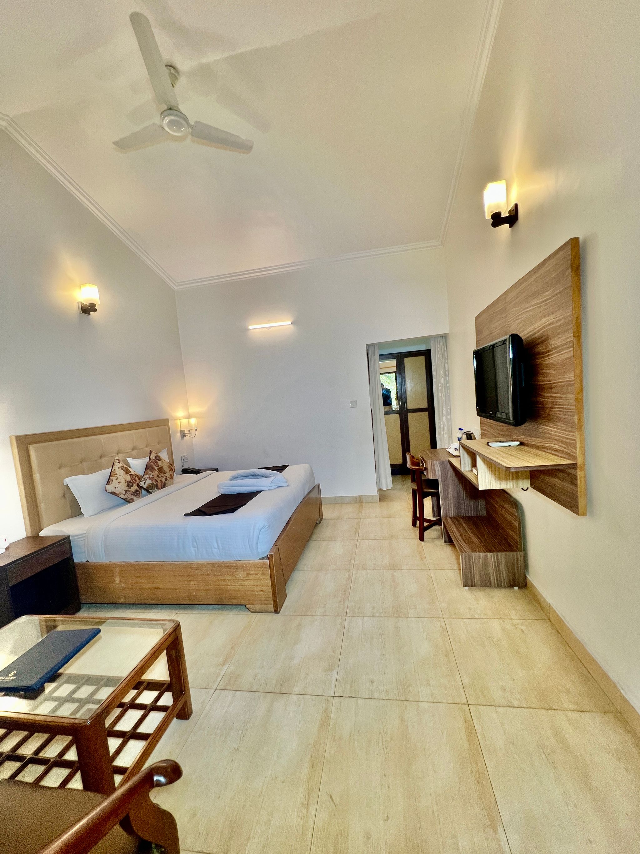 Sea Hawk-Luxury Hill Resort (4 mins drive from Bhimtal Lake) Deluxe Pine Nature View With Common Balcony 10