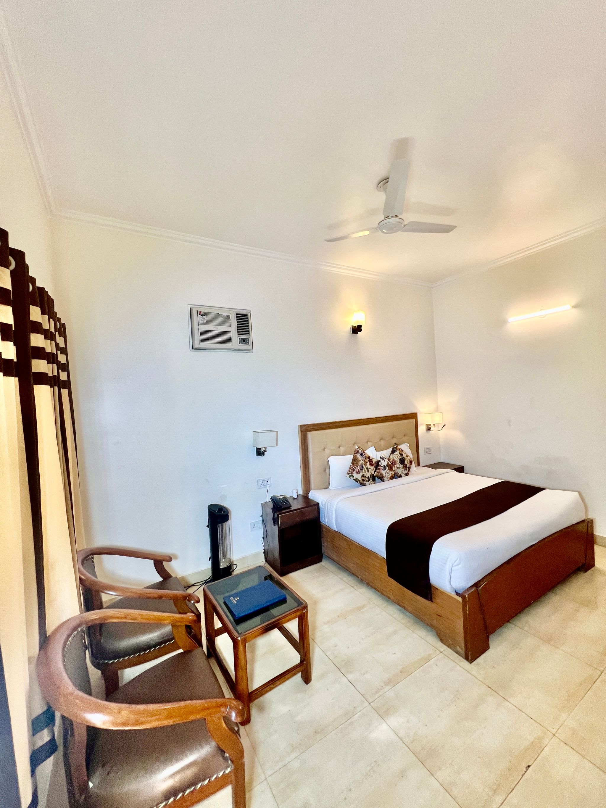 Sea Hawk-Luxury Hill Resort (4 mins drive from Bhimtal Lake) Deluxe Pine Nature View With Common Balcony