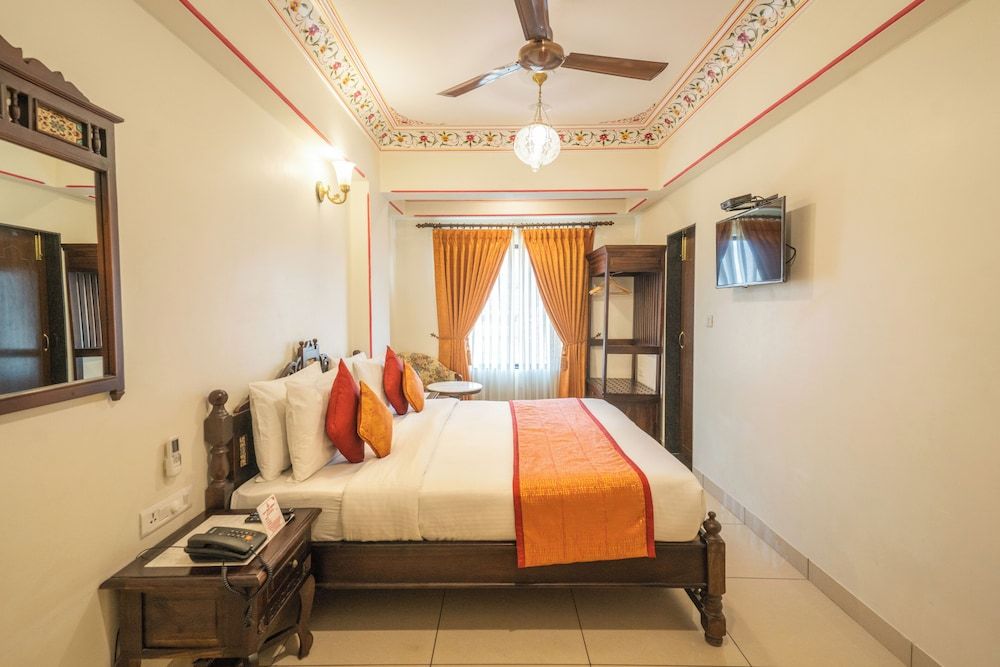 Umaid Residency - A Regal Heritage Home Deluxe Double Room 9
