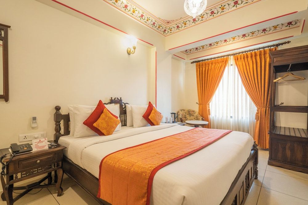 Umaid Residency - A Regal Heritage Home Deluxe Double Room 8