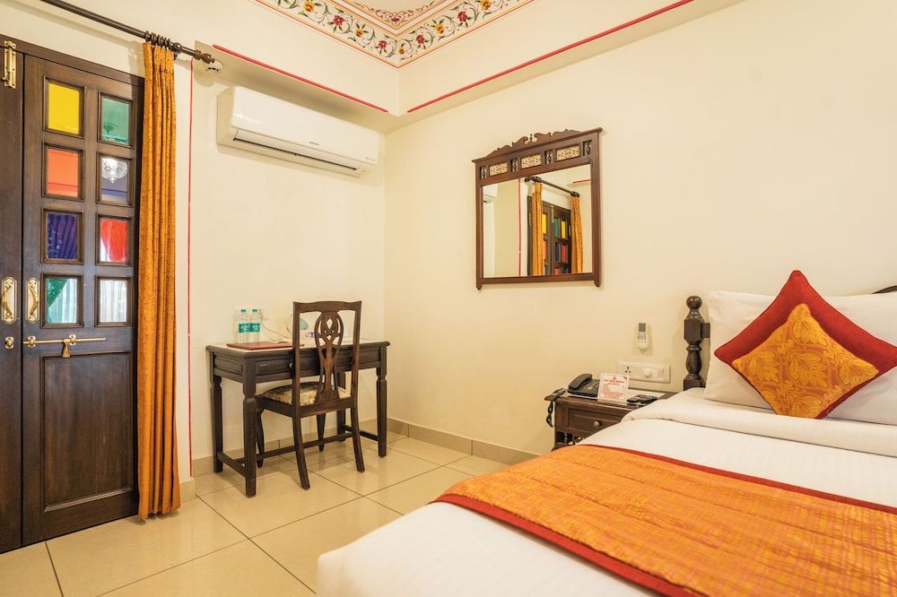 Umaid Residency - A Regal Heritage Home Deluxe Double Room 10
