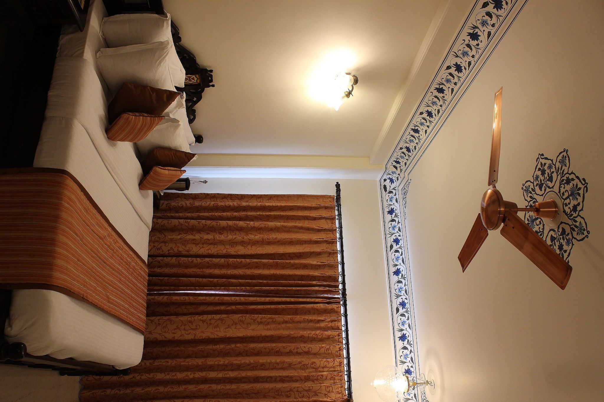 Umaid Residency - A Regal Heritage Home Deluxe Room 8
