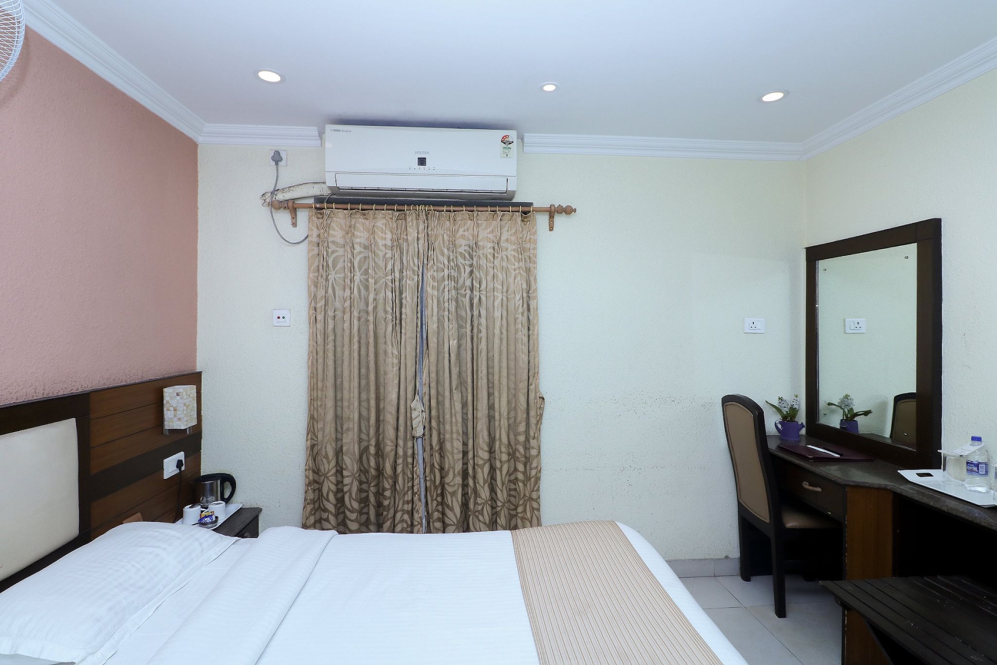 DLX ROOM (MAIN BUILDING)