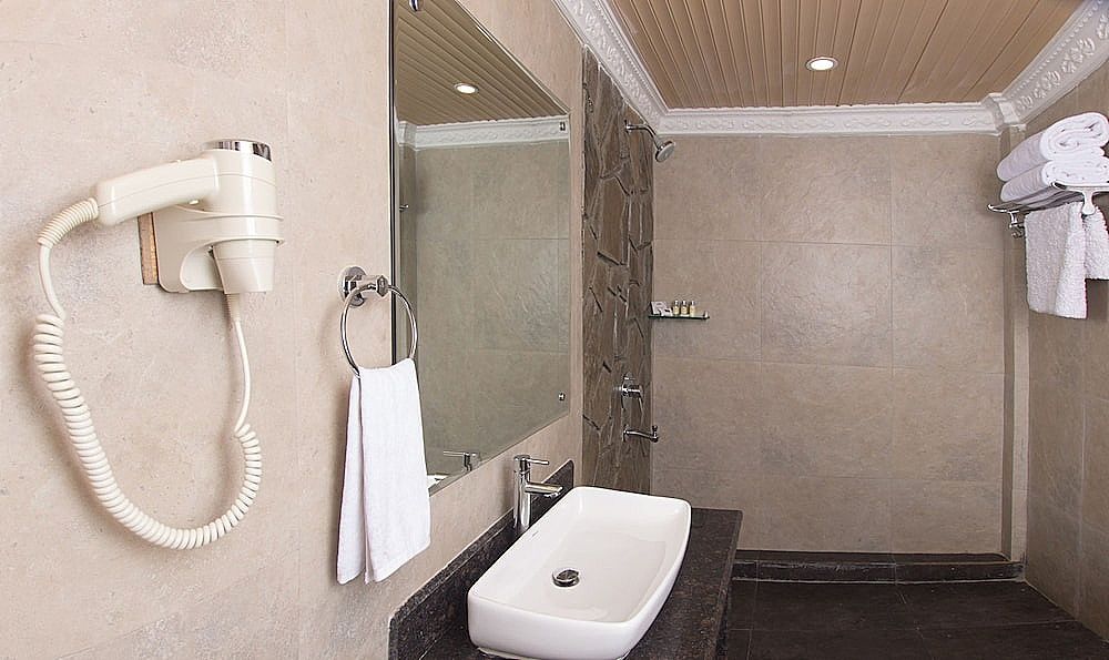 Golden Crescent Resort & Spa, Gangtok Deluxe Room 11