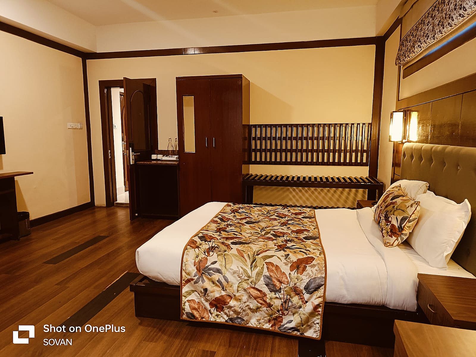 Golden Crescent Resort & Spa, Gangtok Deluxe Room 3