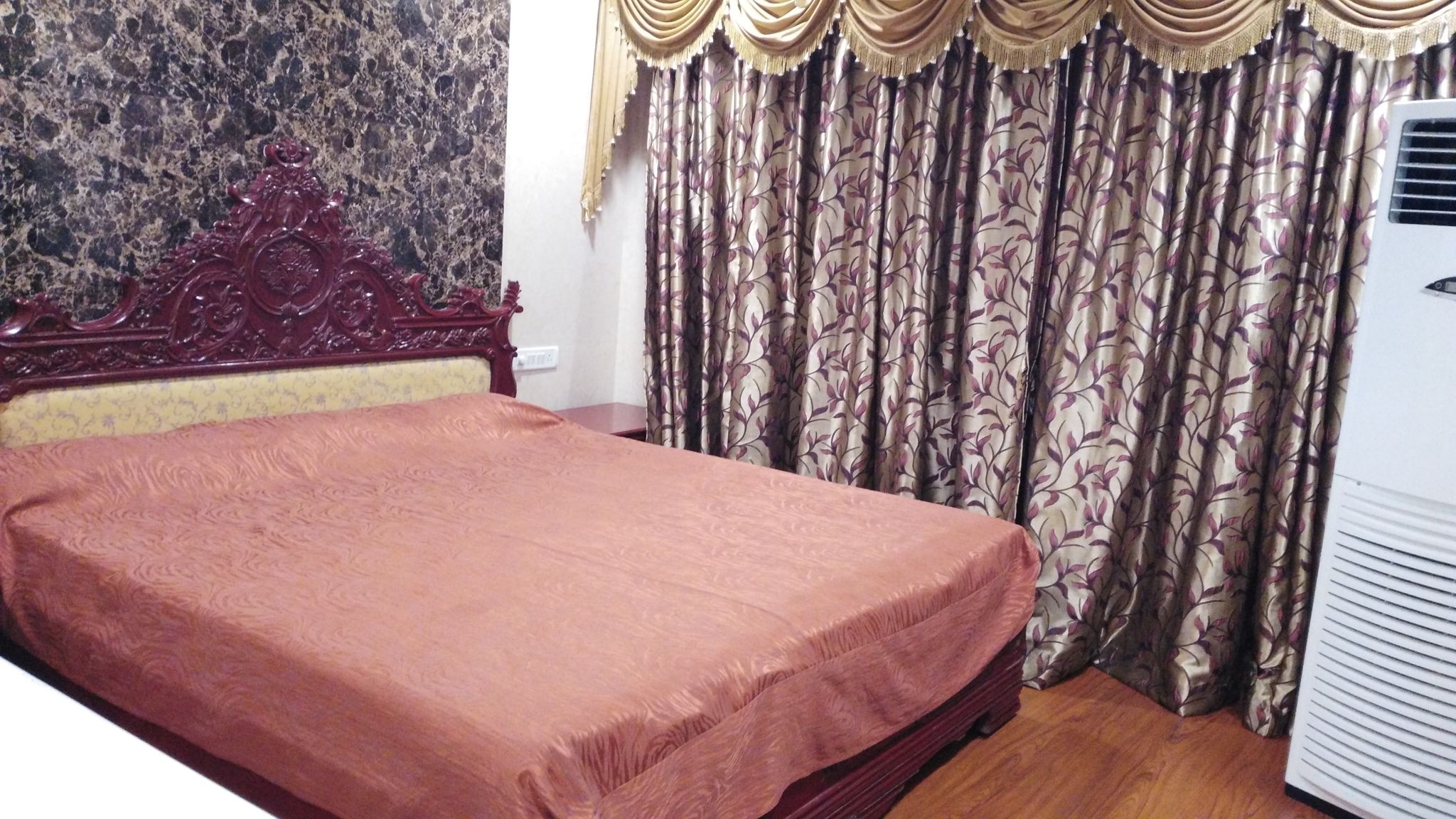 SUPERIOR ROOM