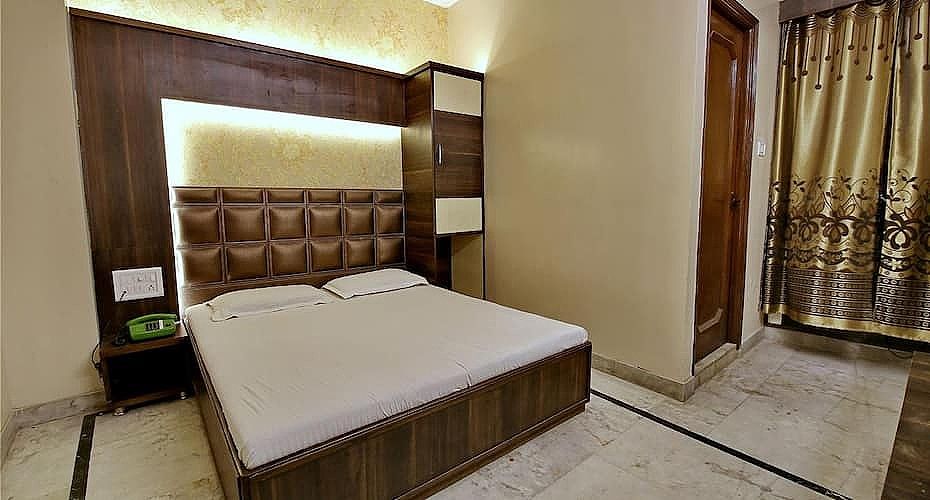 Hotel Atithi Deluxe AC Room With Free Wi-Fi 3
