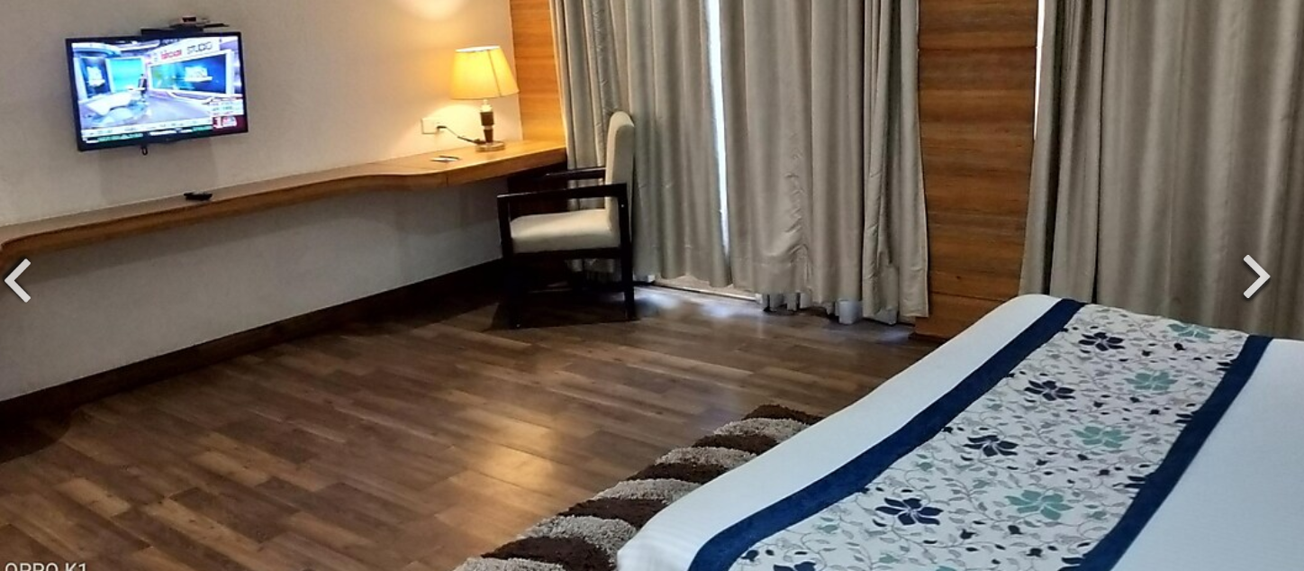Bhawna Clarks Inn Hotel Deluxe Room with Twin Bed 2