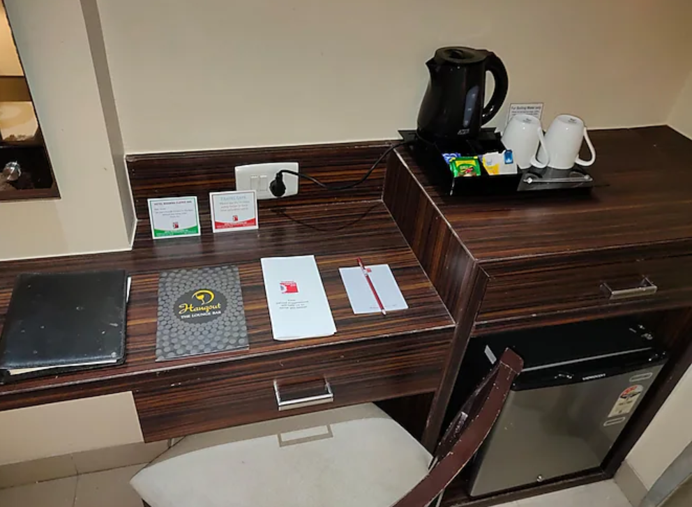 Bhawna Clarks Inn Hotel Deluxe Room with Twin Bed 4