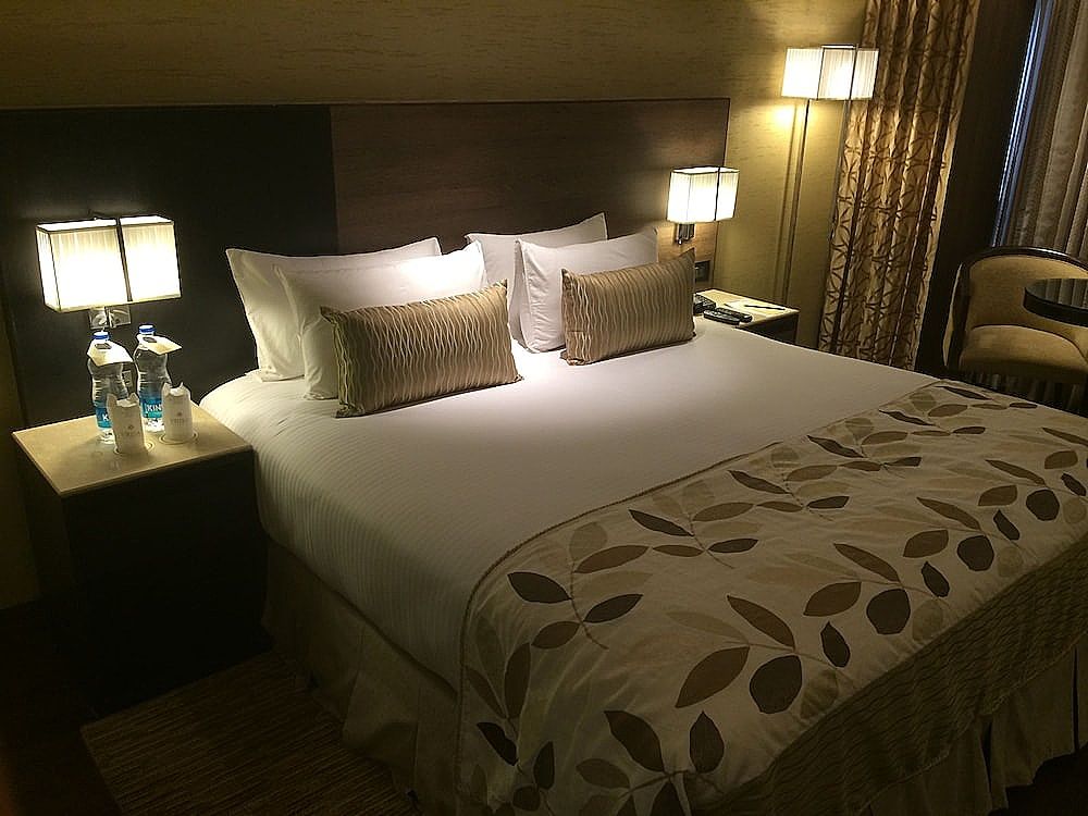 Vrisa Deluxe Room 6