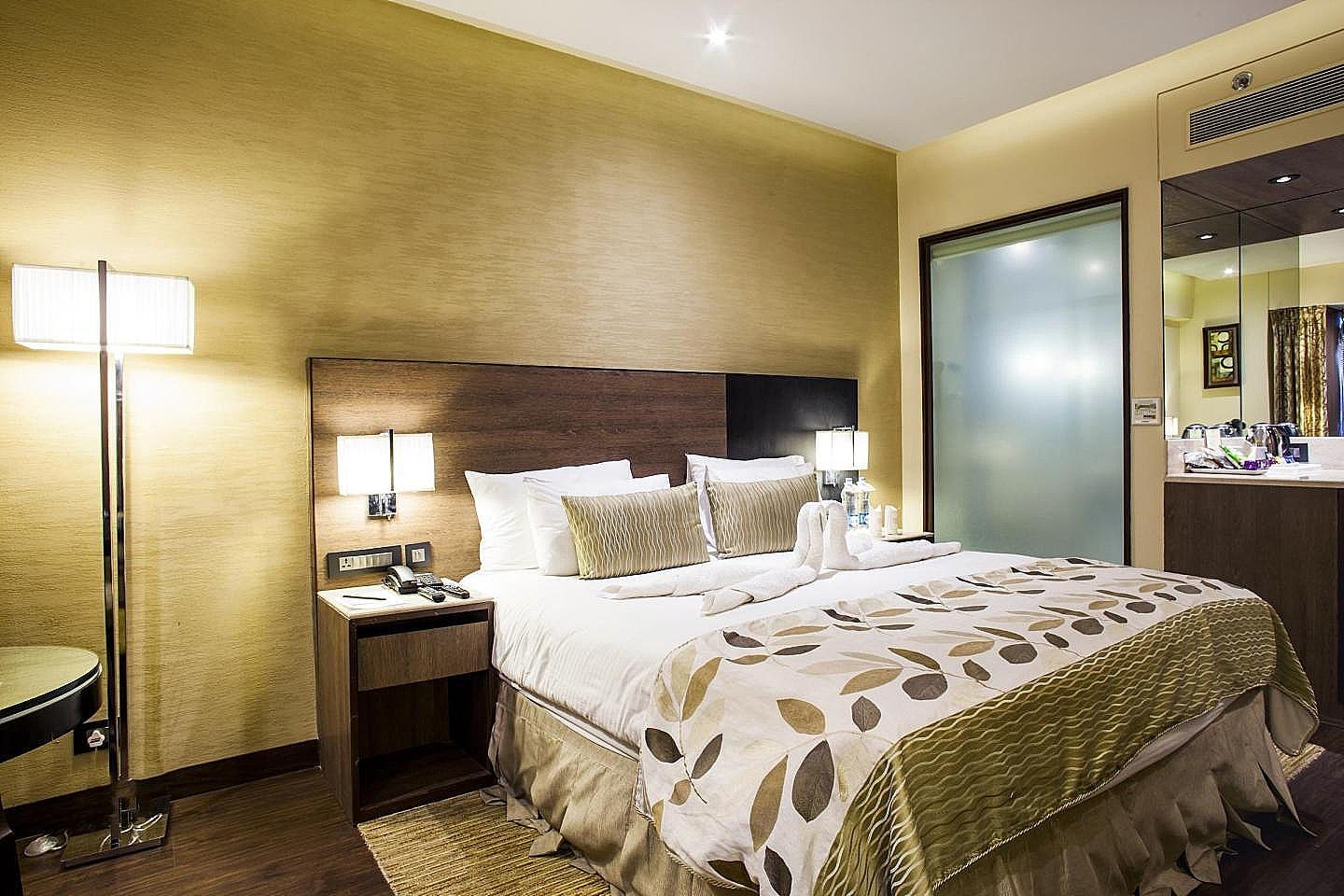 Vrisa Deluxe Room 3