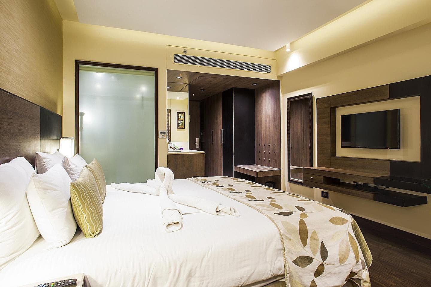 Vrisa Deluxe Room 4
