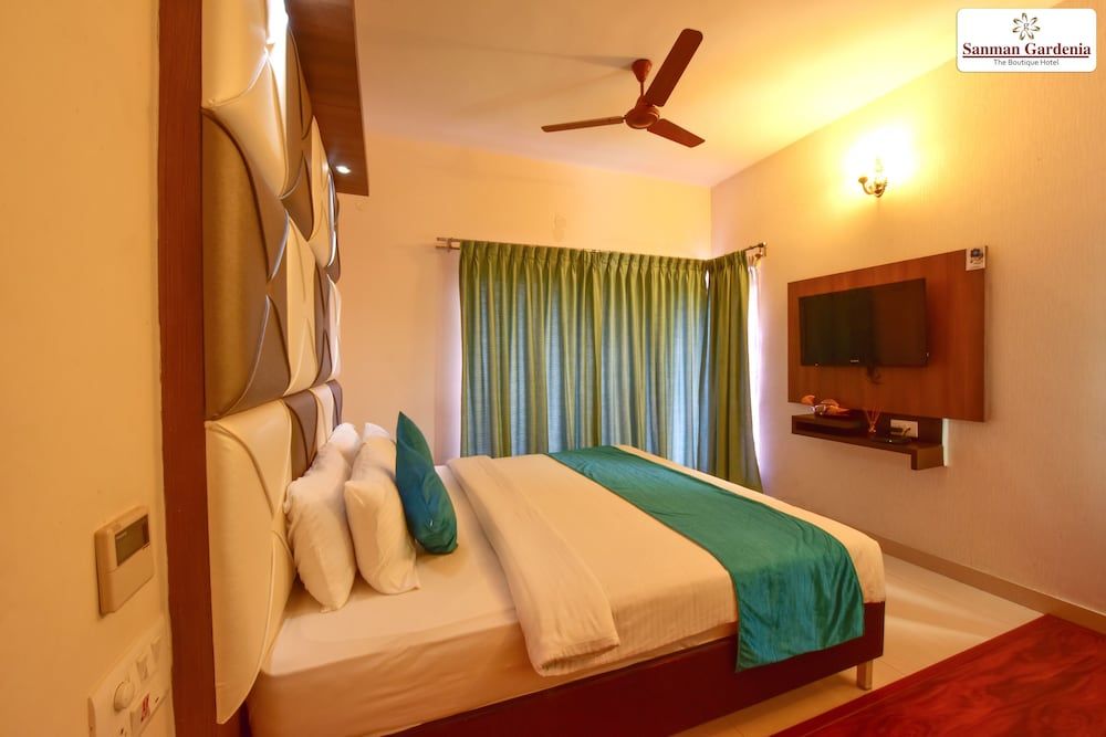 Club Double Room, 1 King Bed, Accessible, Non Smoking