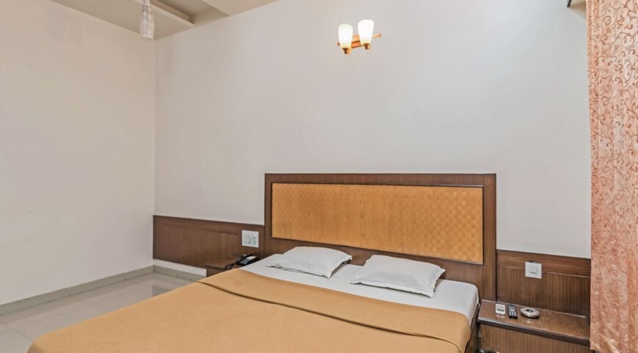 Hotel Mandai Palace Double Bed NON AC Room 3