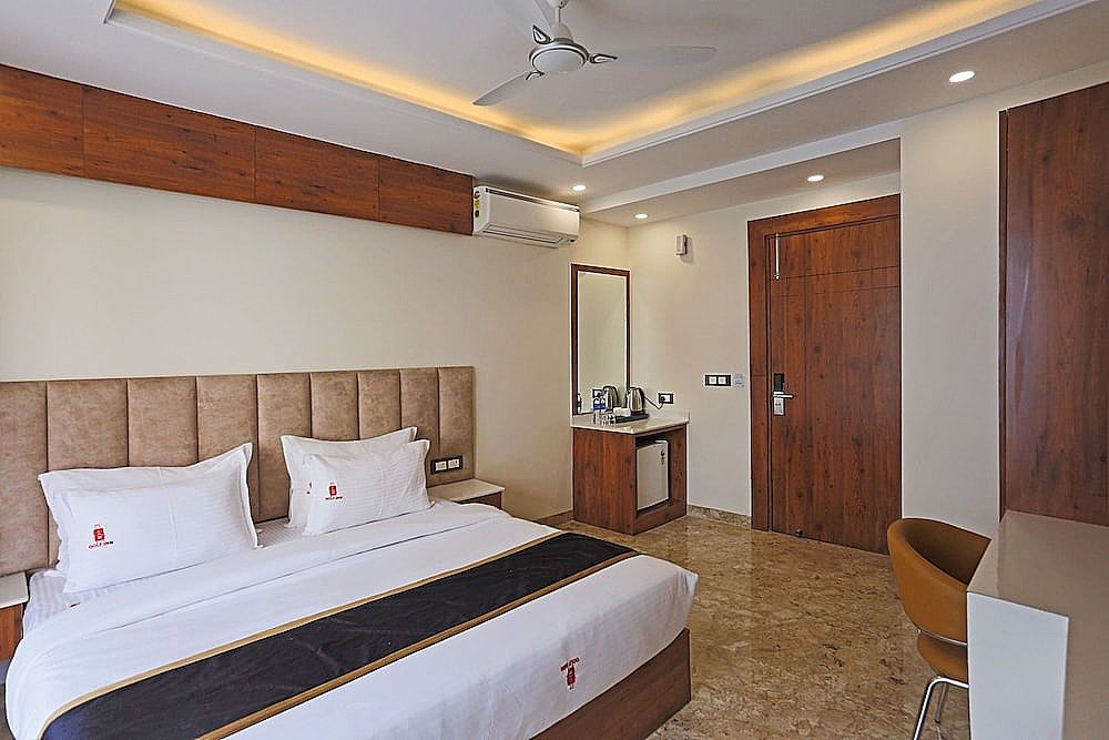 Red Blu Deluxe Room 4