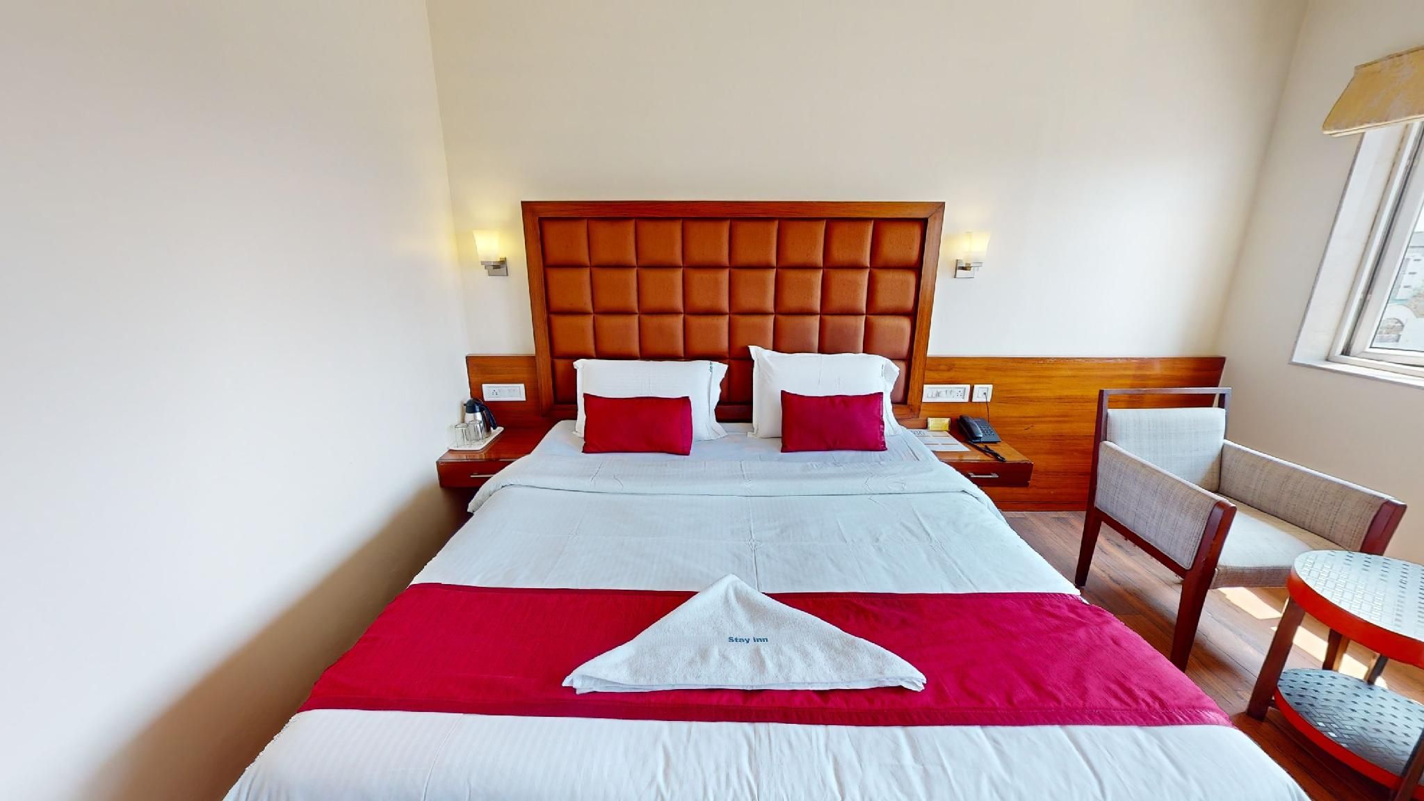 Lake View Room