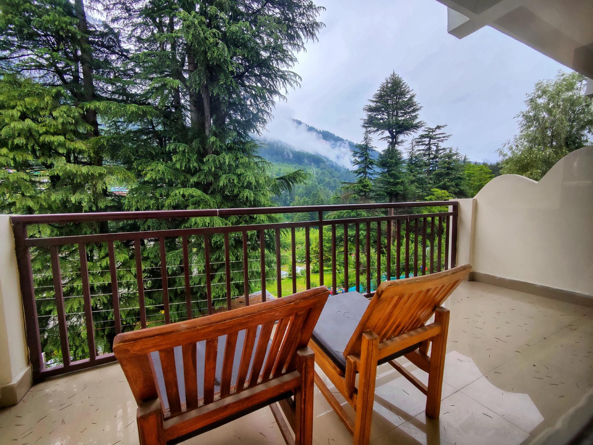 Celebriti By London Vista Hotels Deluxe Room Mountain View 4