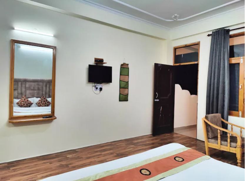 Celebriti By London Vista Hotels Deluxe Room Mountain View 8