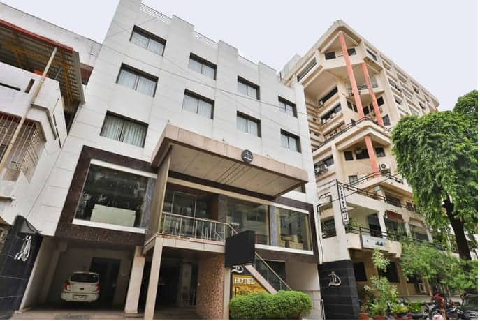 Capital O 17101 Hotel Furatt International, Vadodara