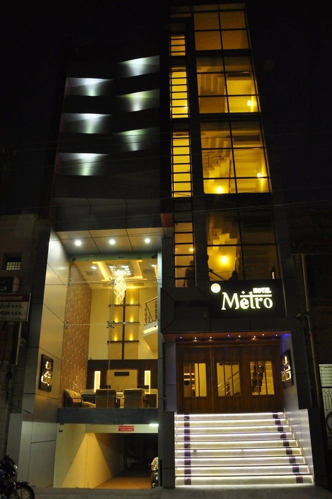 undefined Metro Hotel 9
