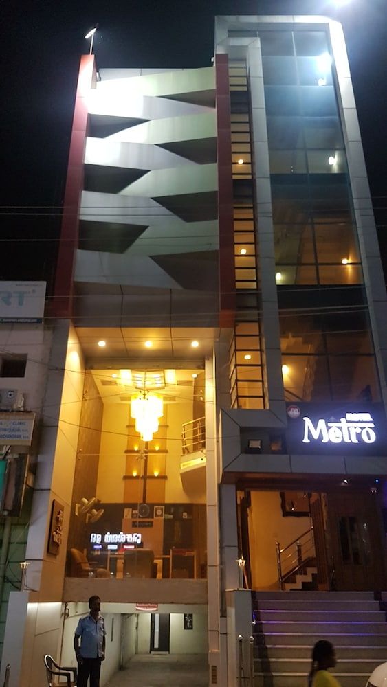 undefined Metro Hotel 8