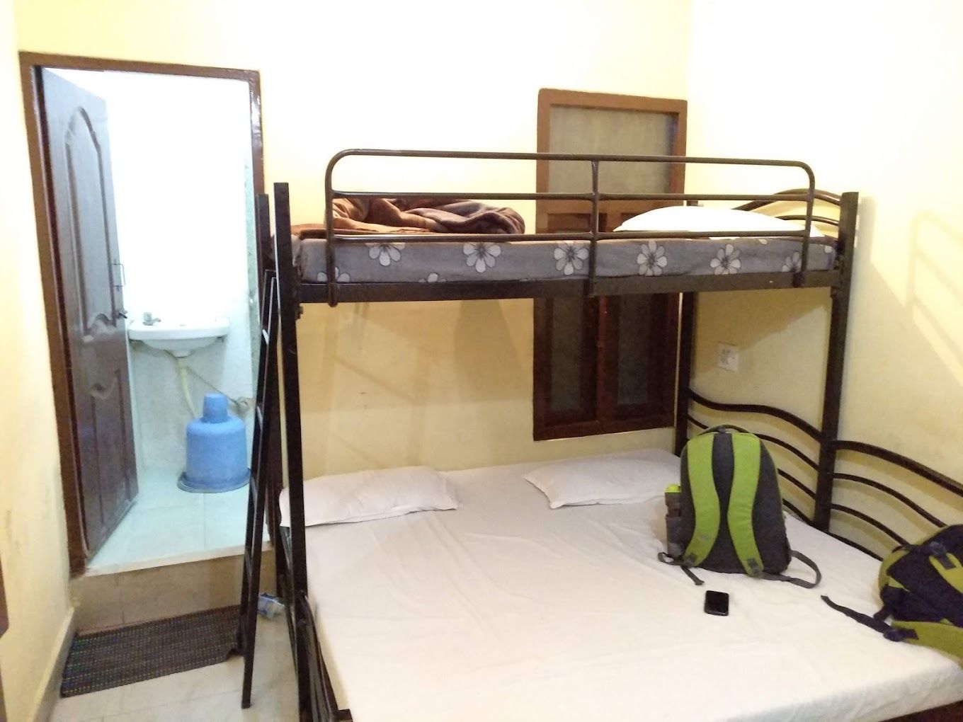 TRIPLE BED NON AC