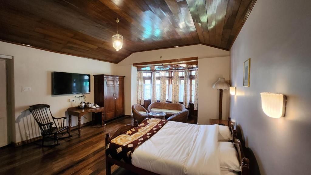 Ivanhoe Hotel( A Heritage Property) Sir Charles Bell (Triple Bed)Heritage Wing 4