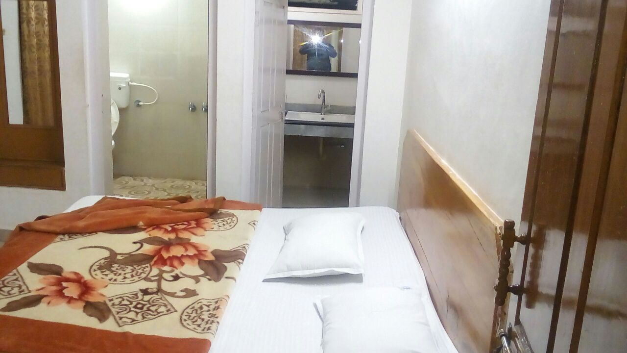 Hotel Sri Balaji Executive Room with Breakfast 4