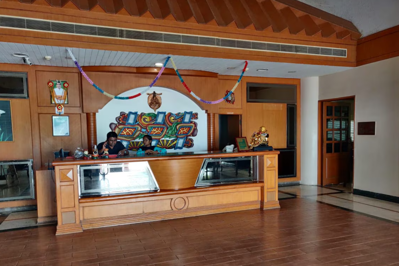 undefined DFRONT Golden Palace 2