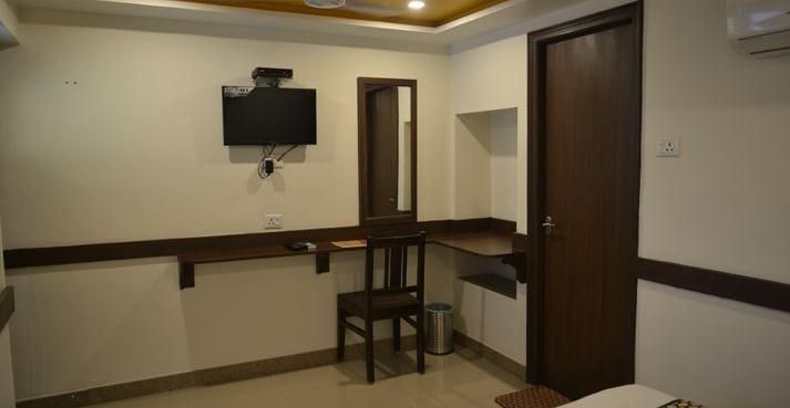 Shanti Bhawan Heritage Hotel Station Facing Room with Landmark View 8