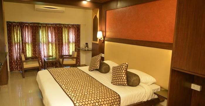 Shanti Bhawan Heritage Hotel Station Facing Room with Landmark View 6