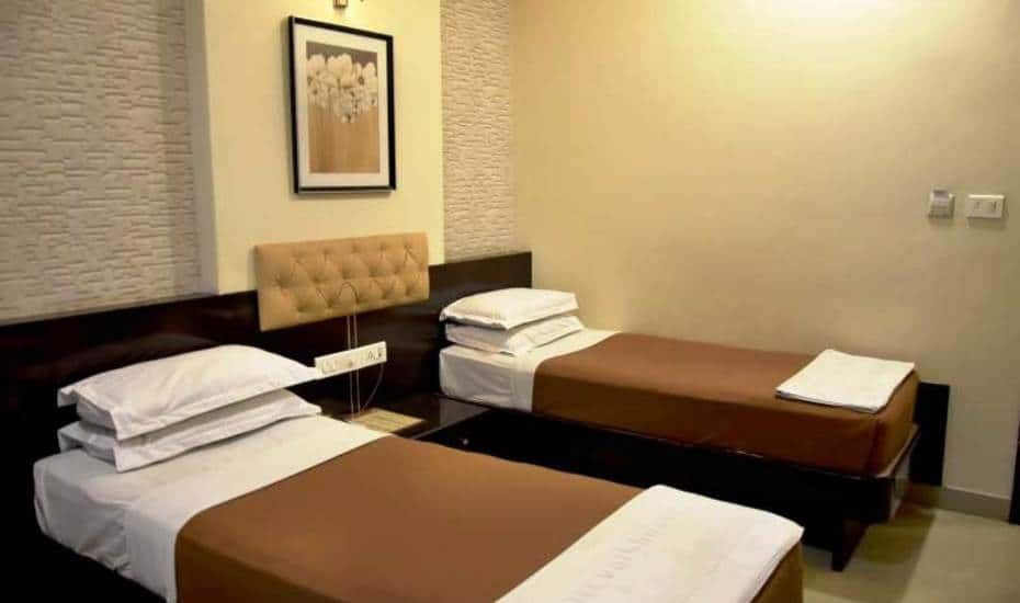 Hotel Vaishnavi Deluxe AC Room 7