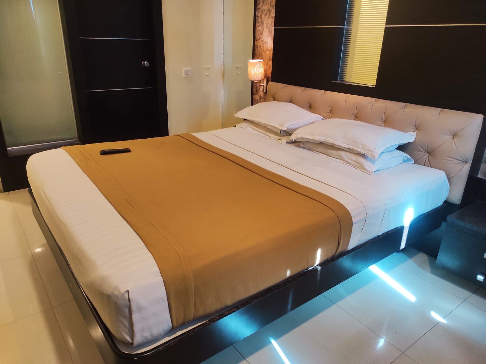 Hotel Vaishnavi Deluxe AC Room 9