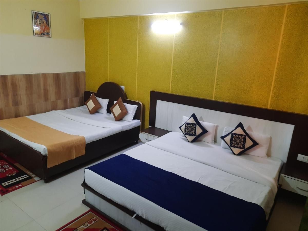 Hotel Krishna International Deluxe Room