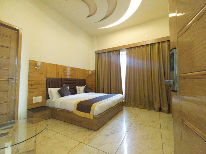 Premium Twin Bed Room