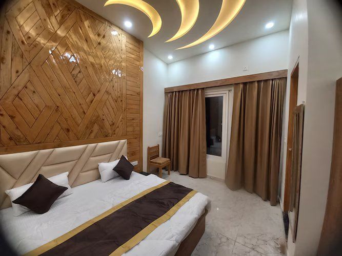 Premium Twin Bed Room