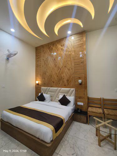 Premium Twin Bed Room