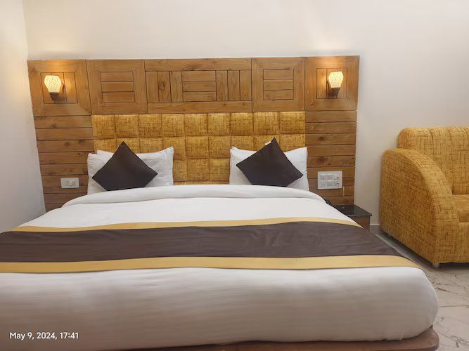 Premium Twin Bed Room