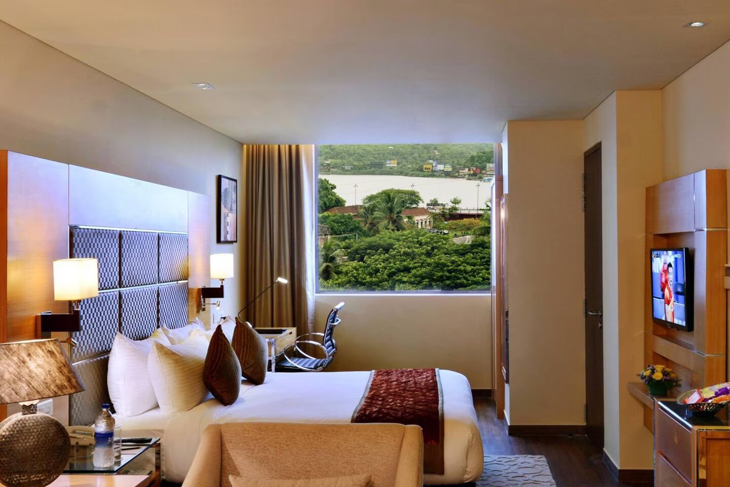 Country Inn & Suites By Radisson Goa Deluxe Room (Whirlpool)