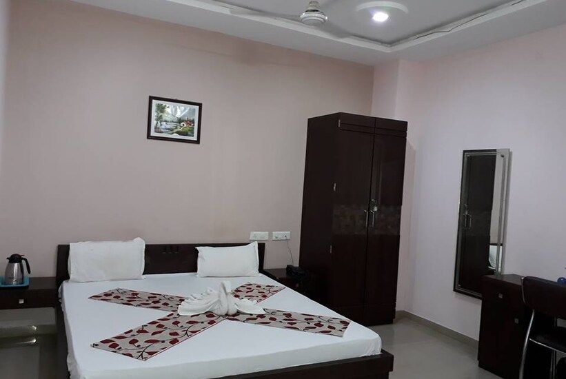 Hotel Shivam Fort View Deluxe Room 3